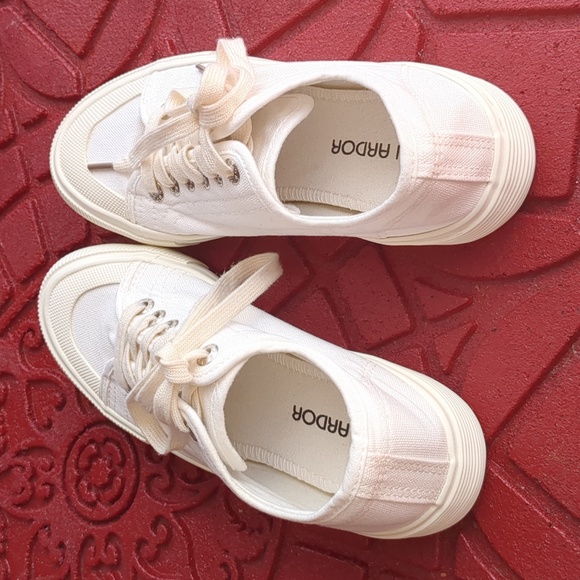 Jeen Ardor Women's size 8 white canvas fashion low-top sneakers - Picture 4 of 15